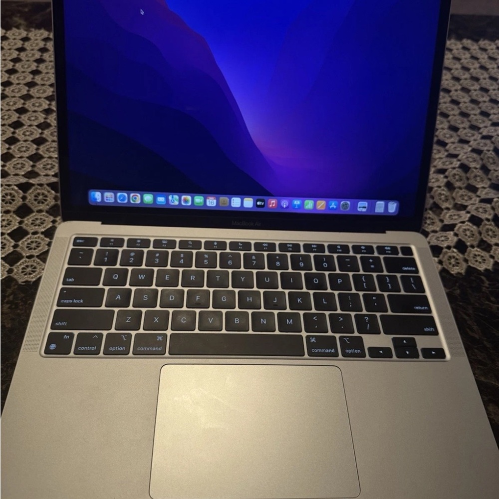 New Apple MacBook 13 inch 2020, 256 gb- Silver
Just opener the box- new